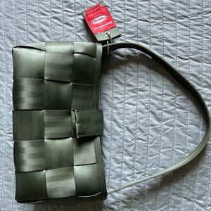 Harvey’s seatbelt back